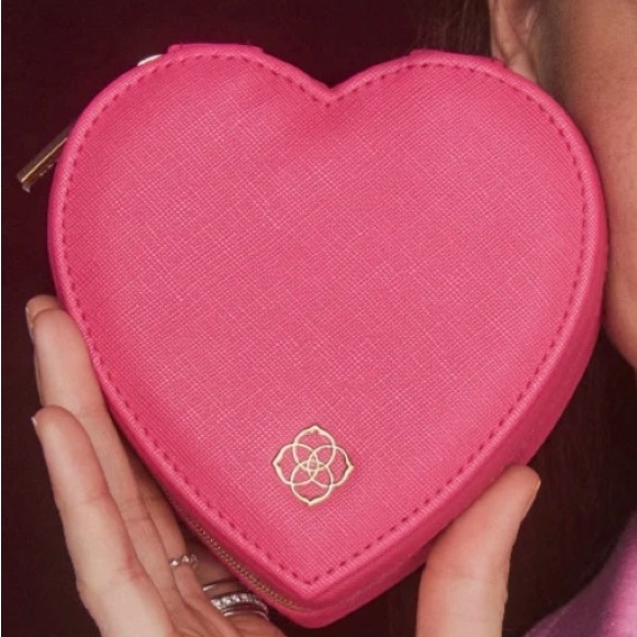 Kendra Scott Heart Shaped Travel Jewelry Case Dark Pink - Picture 3 of 4